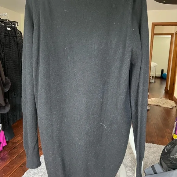 Cashmere Deep v neck sweater size large